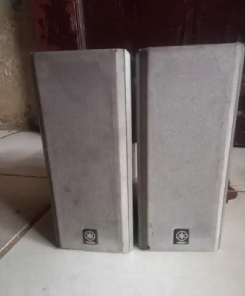 Speaker satelit merek yamaha sepasang Normal