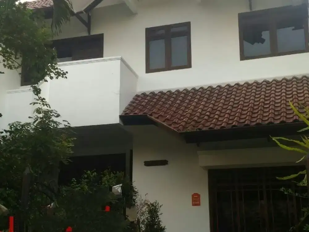 DISEWAKAN RUMAH SIAP HUNI 2 LANTAI