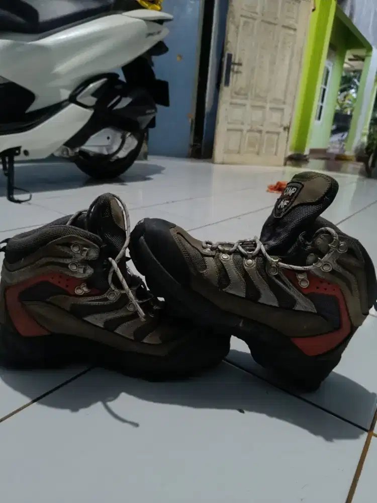 Jual cepet sepatu gunung campland