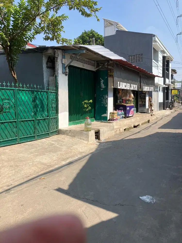 TOKO/Warung di pinggir jalan