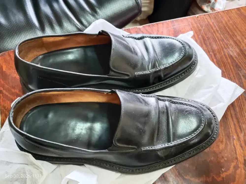 Sepatu handmade VERSACE