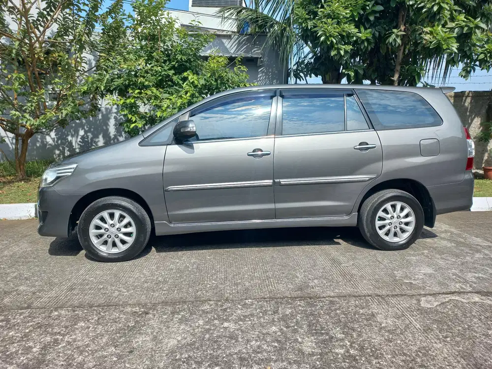 Toyota Kijang Innova 2012 Bensin
