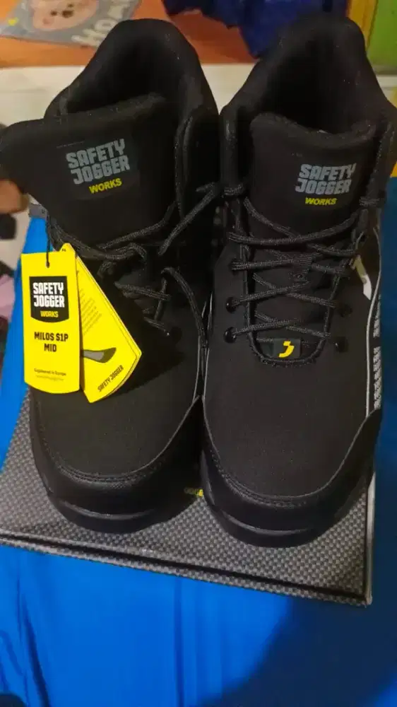 Jual sepatu safaty jogger