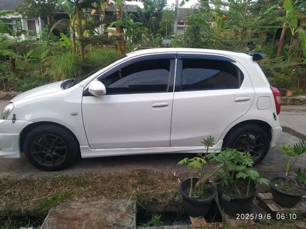Etios Valco Type E 2013