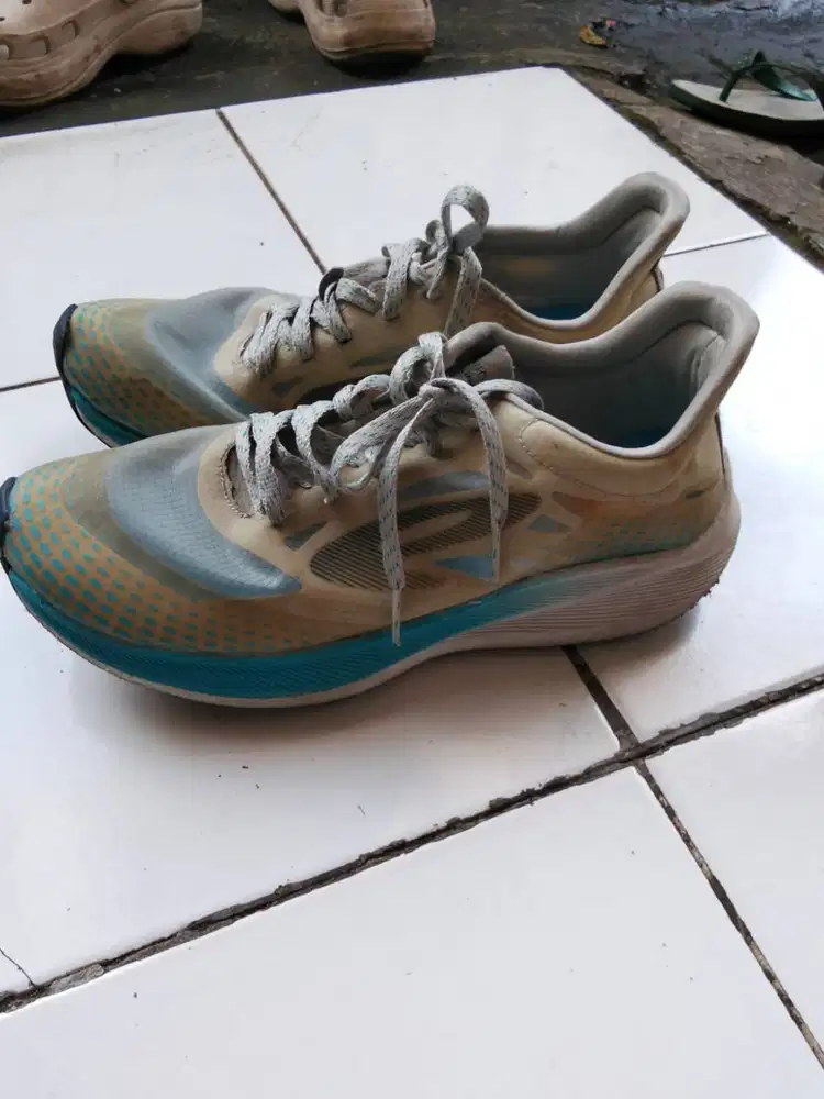 Sepatu Lari Nineten 910 Haze & Sepatu Eagle Nomad