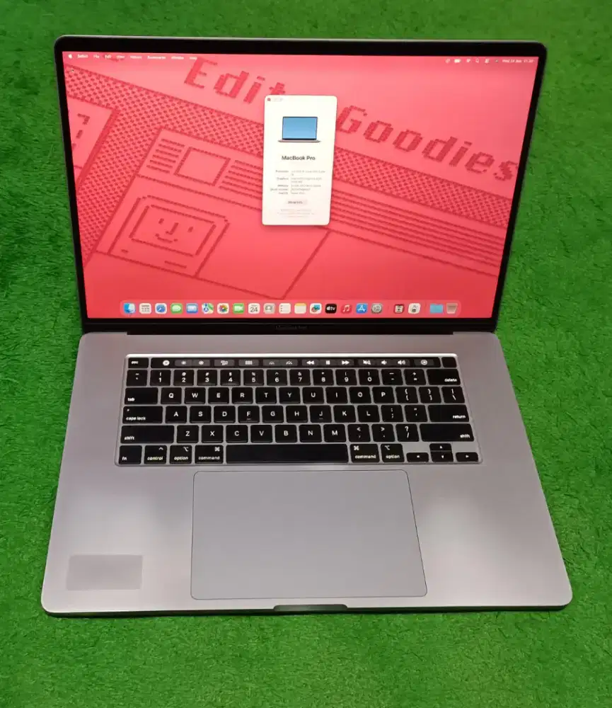 Macbook Pro 2019 16 inch i9 32/1 TB Grey Touchbar Dual VGA Mulus Murah