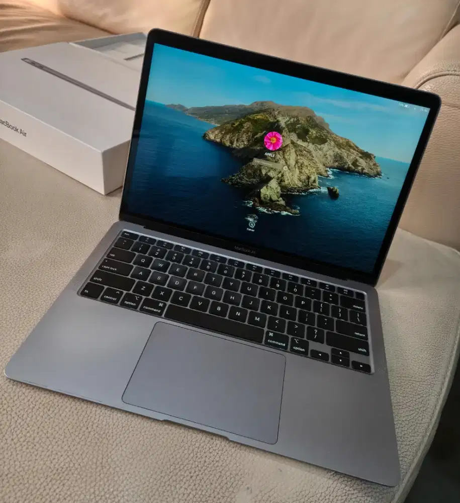 Macbook Air i3 8/256