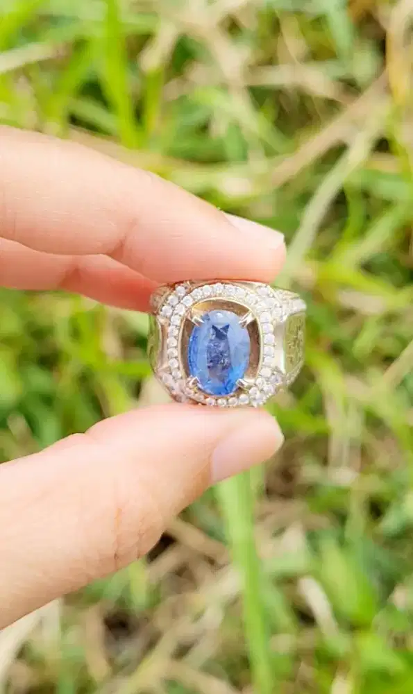 Cincin Blue Sapphire Asli 3.36 Ct Oval – Ring Perak Elegan (Sri Lanka)