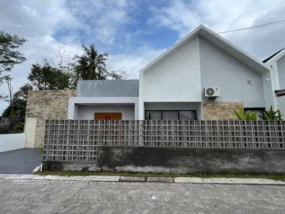 Jual Rumah Modern dalam RingRoad Utara  dekat Kampus UPN