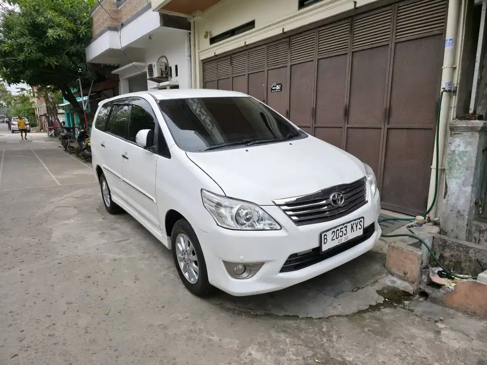 Toyota Kijang Innova Inova V AT Matic Tahun 2012 Putih , 2011