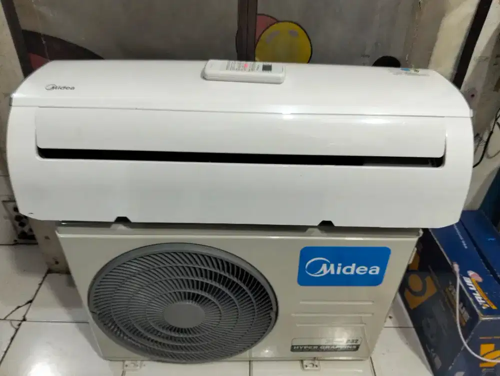 AC Midea 1/2pk tahun 2025 mulus