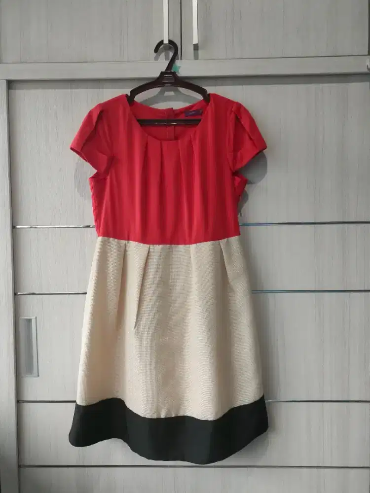 Dress orange merek Selektiv