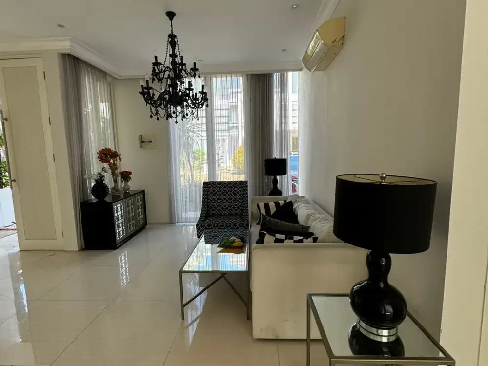 Sewa Rumah Ritz Embassy