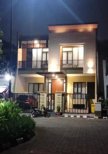 Dijual rumah cantik full furnished siap huni di Taman Century 1