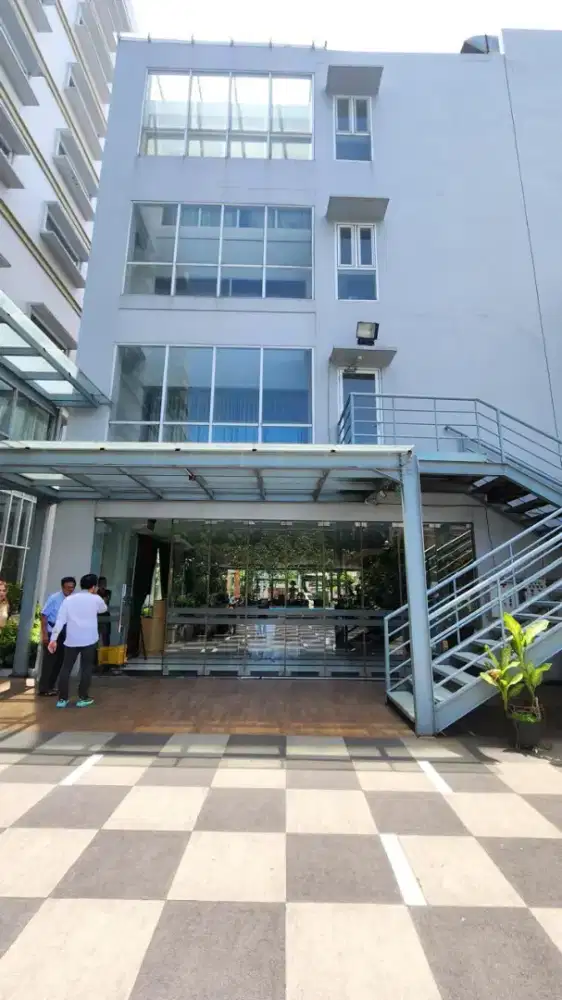 Disewakan gedung komersial 4 lantai jln. Raya nginden