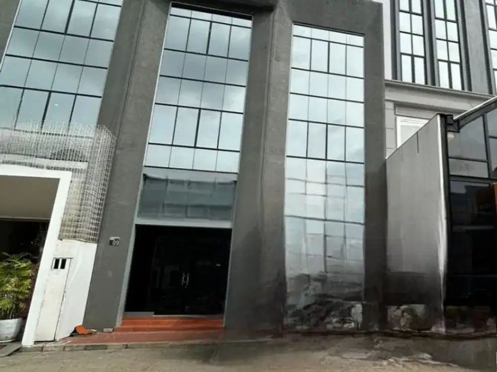 Disewa Ruko 2 Muka 4 Lantai Full Interior dan Lift Siap Pakai di Kelapa Gading
