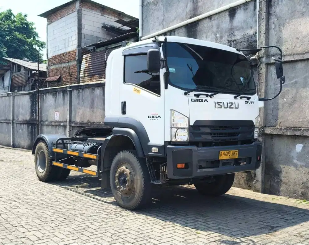 MURAH Isuzu Giga Engkel GVR 34U Tracktor Head 2024 kepala Trailer