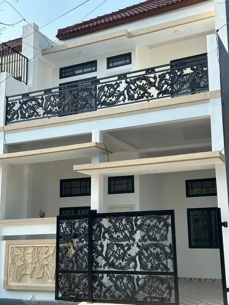Rumah BARU.! The Best Samping Taman Komplek Harapan Indah, Kota Bekasi