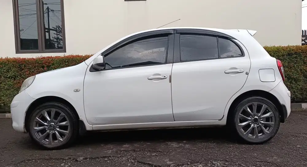 Nissan March 2012 Bensin