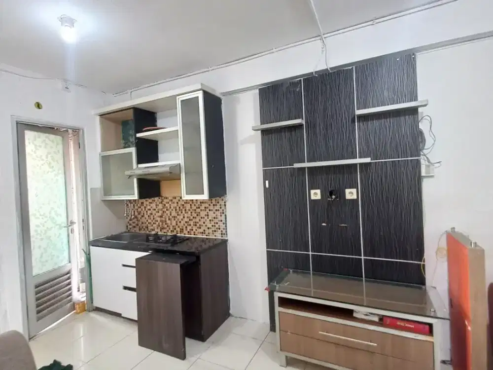 Sewa apartemen gading nias SEMI FURNISH lt 21 Emerald HOOK