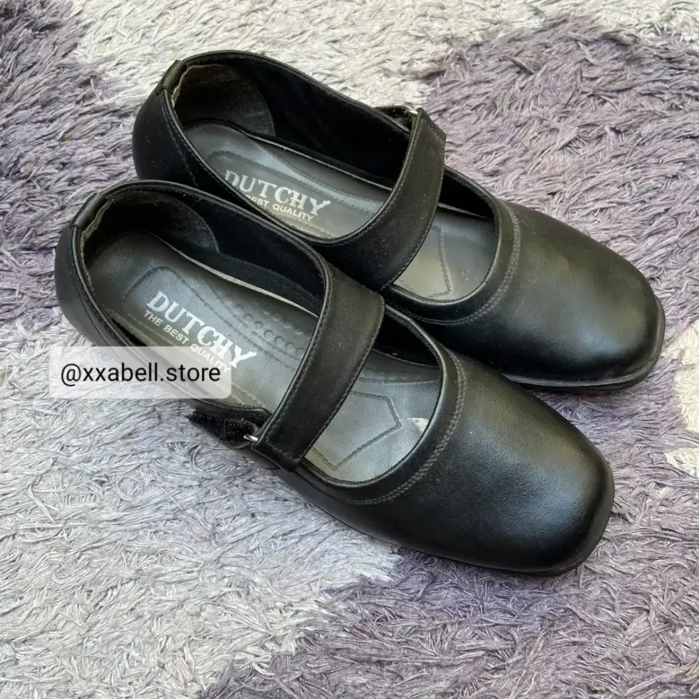 preloved sepatu pantofel cewek size 37 (baca deskripsi)