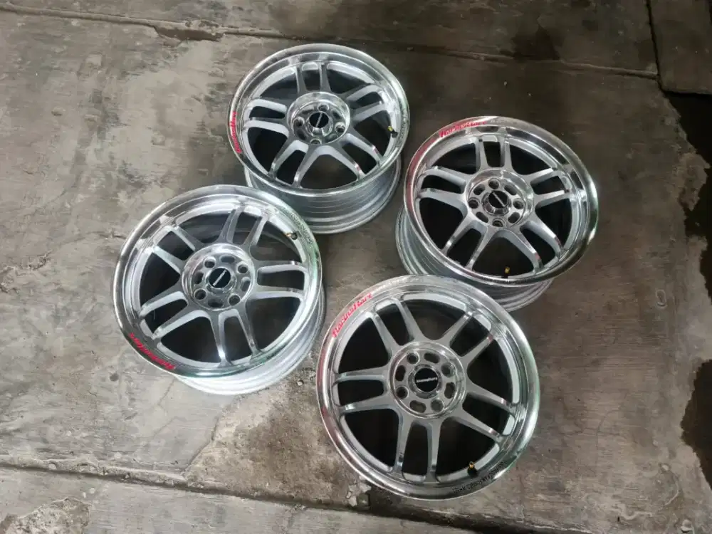 R15 Racing Hart