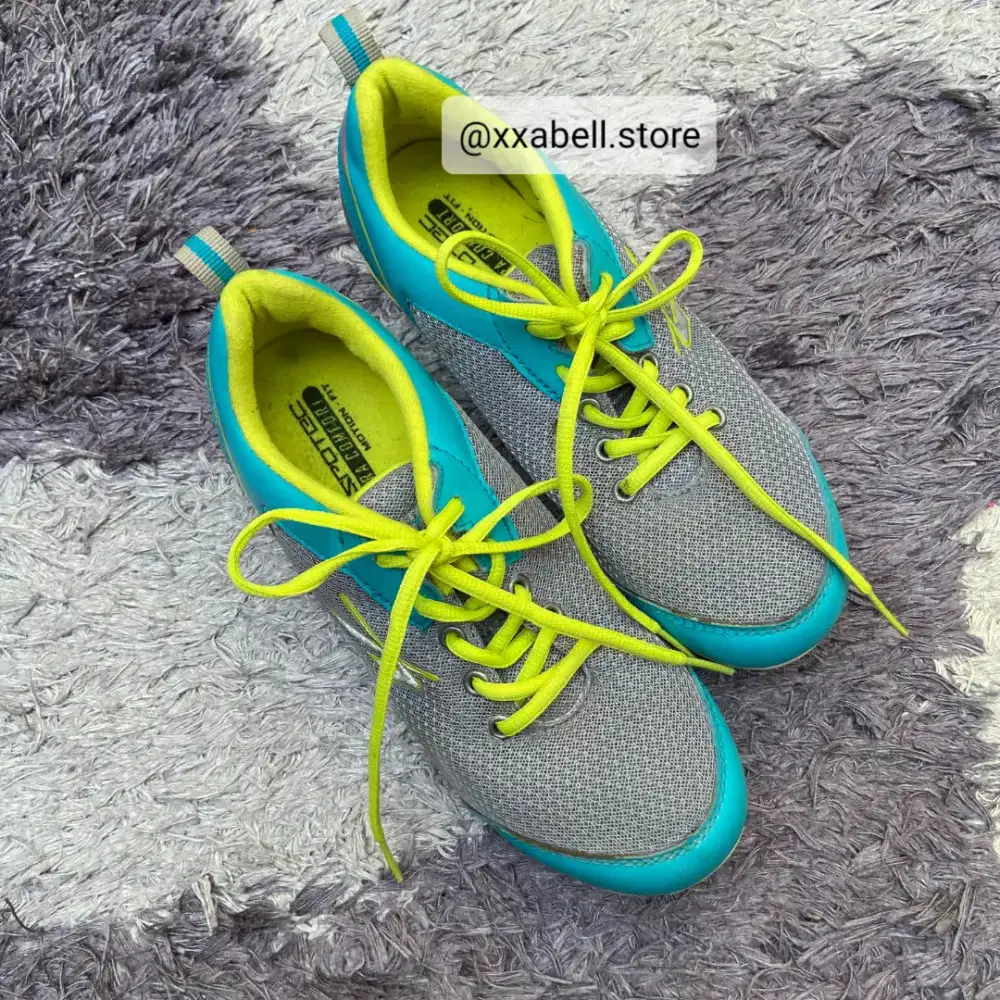 preloved sepatu olahraga cewek (baca deskripsi)