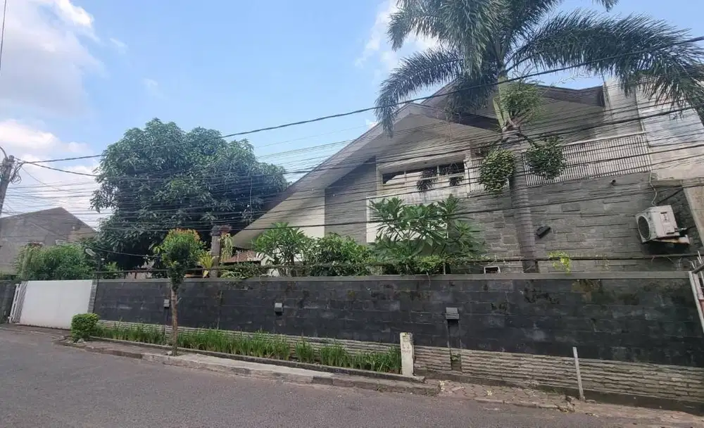 DIJUAL RUMAH KOMPLEK KURDI MOH TOHA (SEMI FURNISHED)