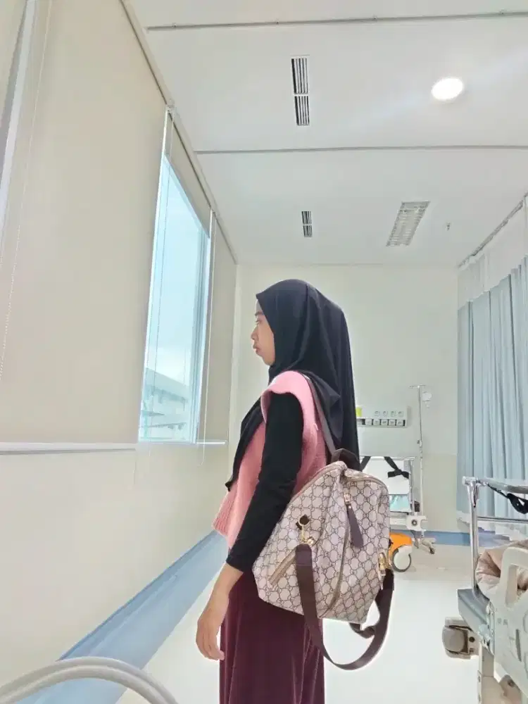 Caregiver (jasa mengurus orang yg sedang sakit)