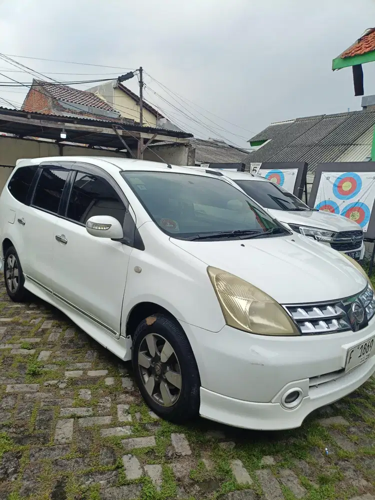 Nissan Grand livina 1.8 XV/A/T 2010 Bensin