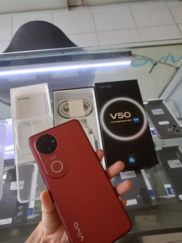 Jual hp Vivo v50  8/256 like new