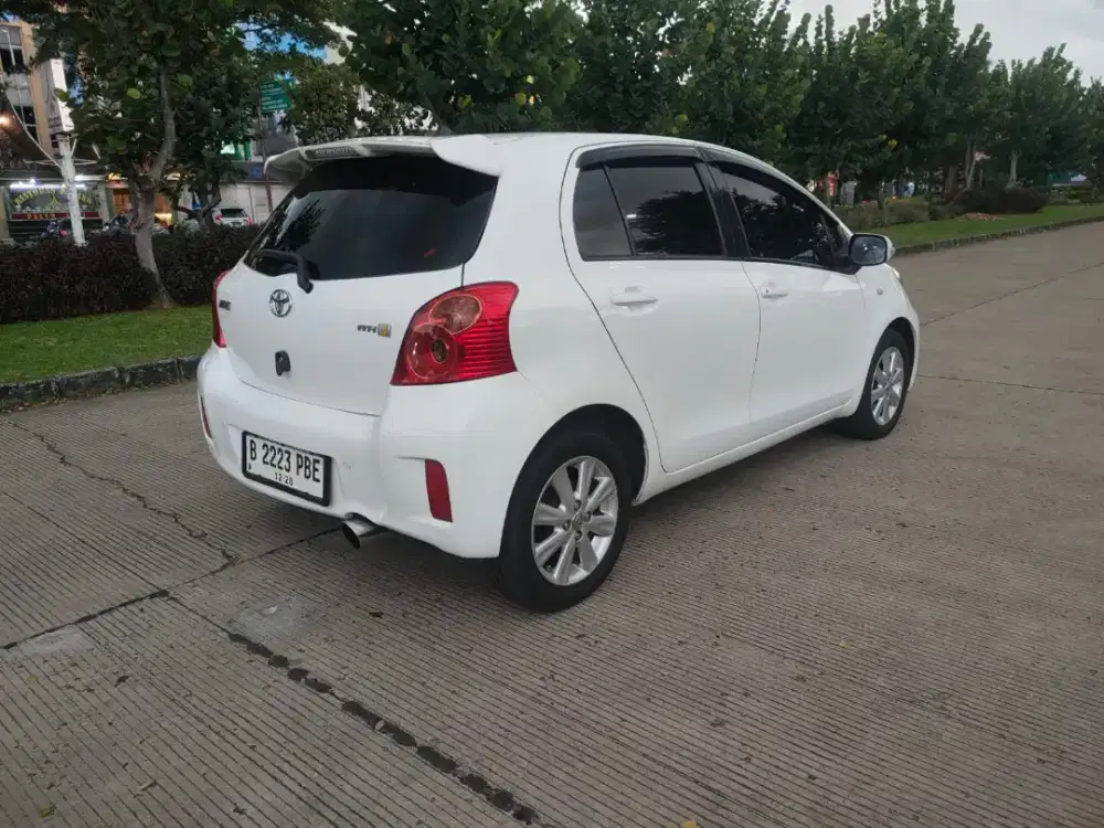 Yaris j at 2012