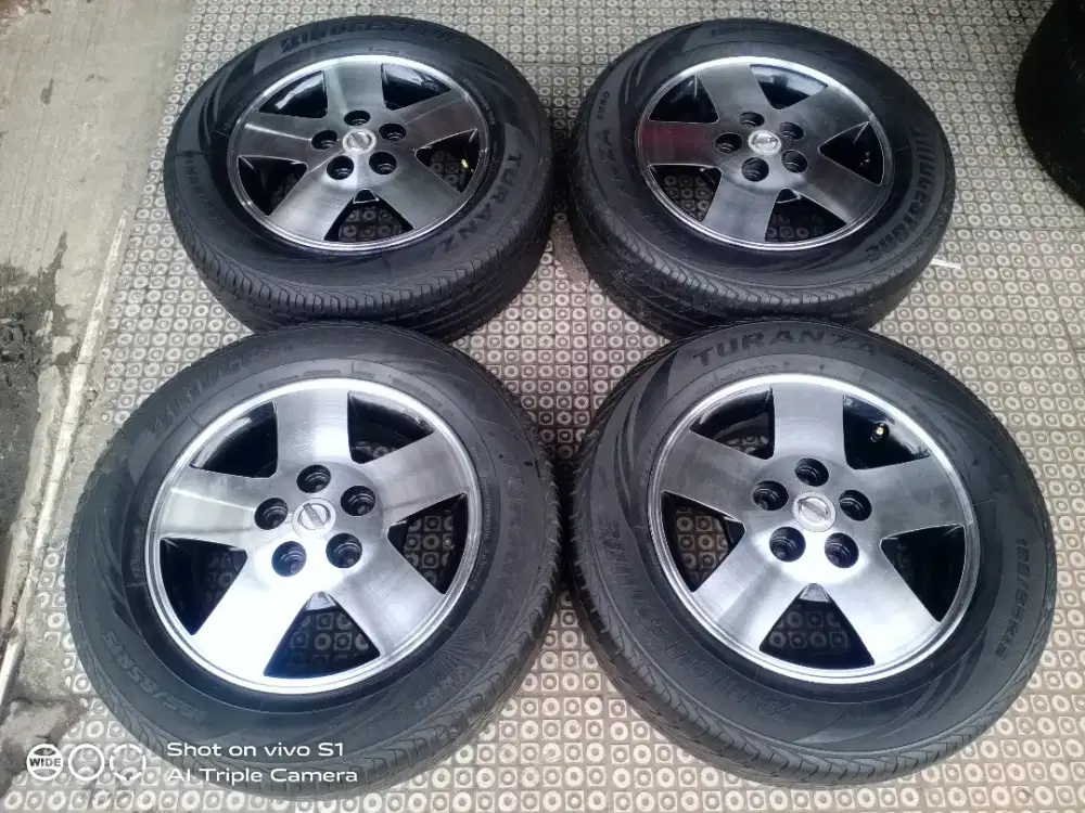 Velg oem Nissan serena R15 pcd 5x114 carry tayo apv granmax luxio dll