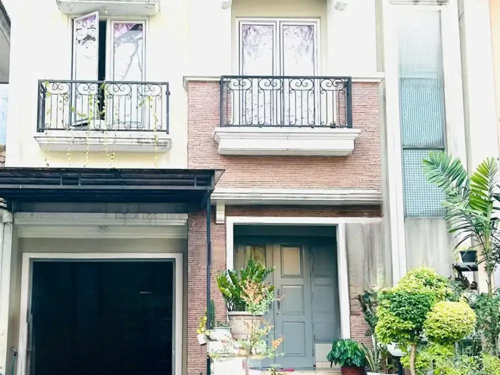 DIJUAL CEPAT - Rumah Crystal Semi Furnished SHM di Gading Serpong