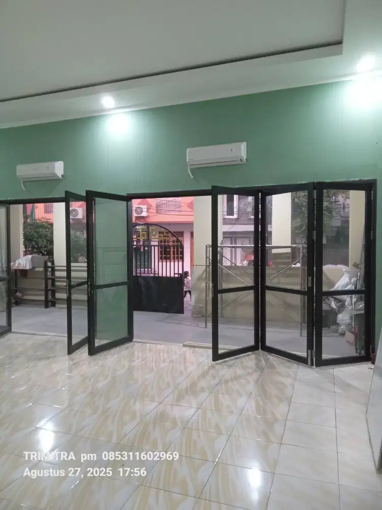 Kusen ALUMINIUM/ partisi GYPSUM dan kaca TEMPERED