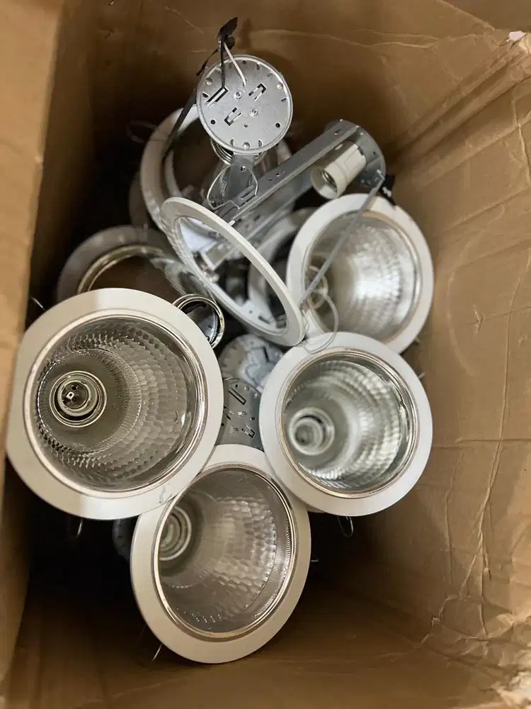KAP LAMPU DOWNLIGHT SEPERTI BARU 22 pcs saja