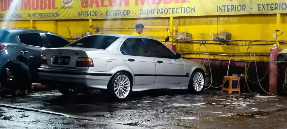 BMW 318i 1996 Bensin