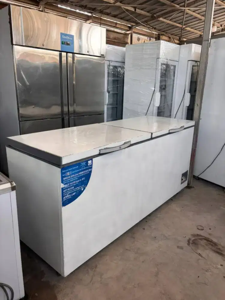 Freezer box 2 pintu
Kapasitas 715 liter

Harga 4.800.000