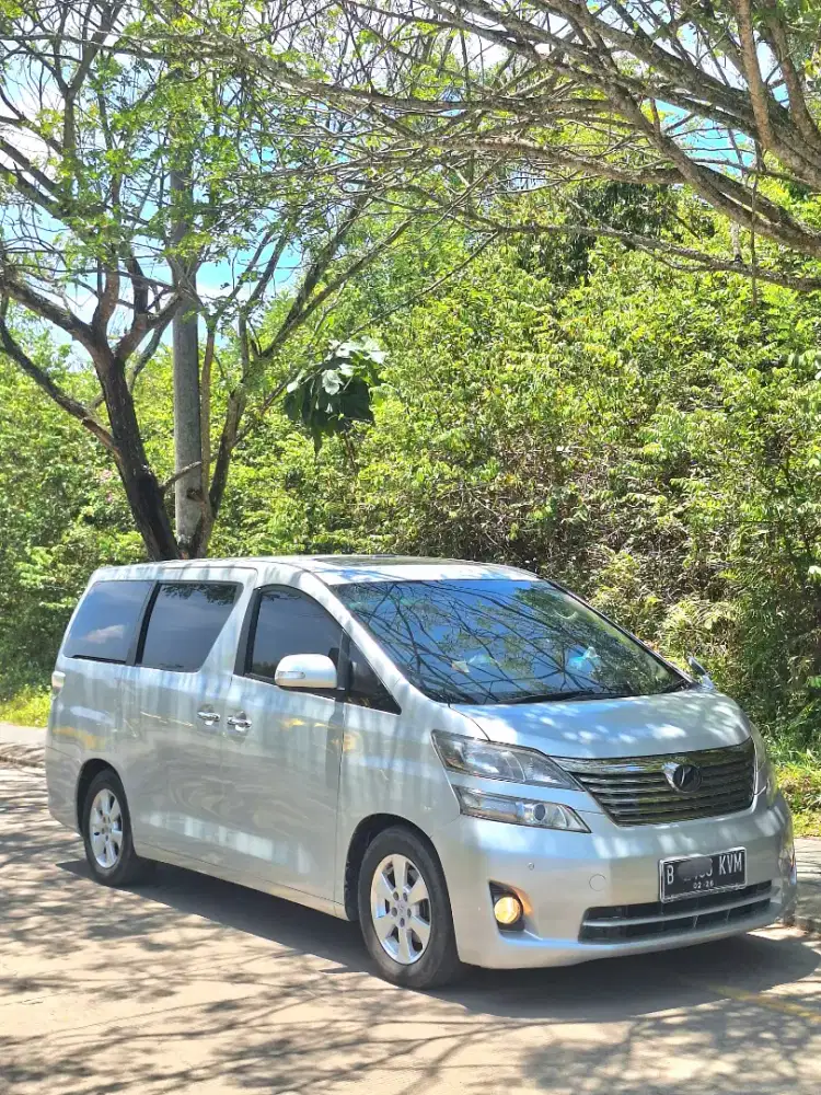 New Vellfire Sunroof 2.4 AT