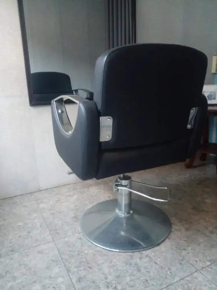 Dijual kursi potong rambut hidrolik + cermin