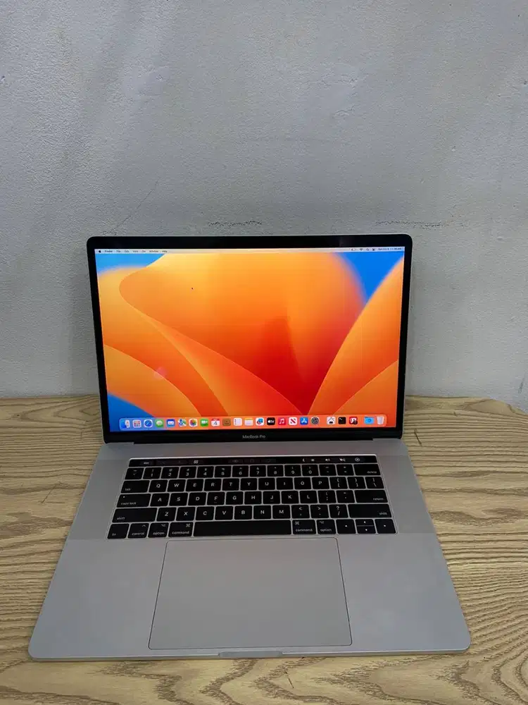 Macbook Pro Touchbar Core i7 Ram 16GB Layar 15,4-inch 2017 N-EC