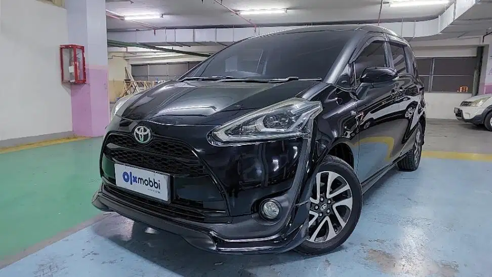 DP Rendah  8JT Toyota Sienta 1.5 Q Bensin-AT 2017 Hitam