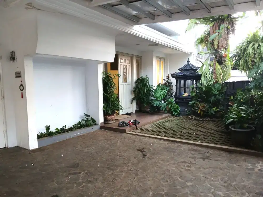 Rumah Terawat Dalam Komplek Puri Cinere 2,5 Lantai Siap Huni