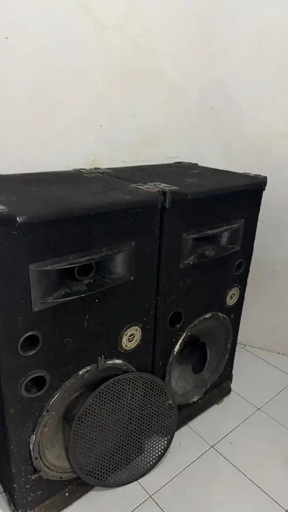 BOX SPEAKER BESAR