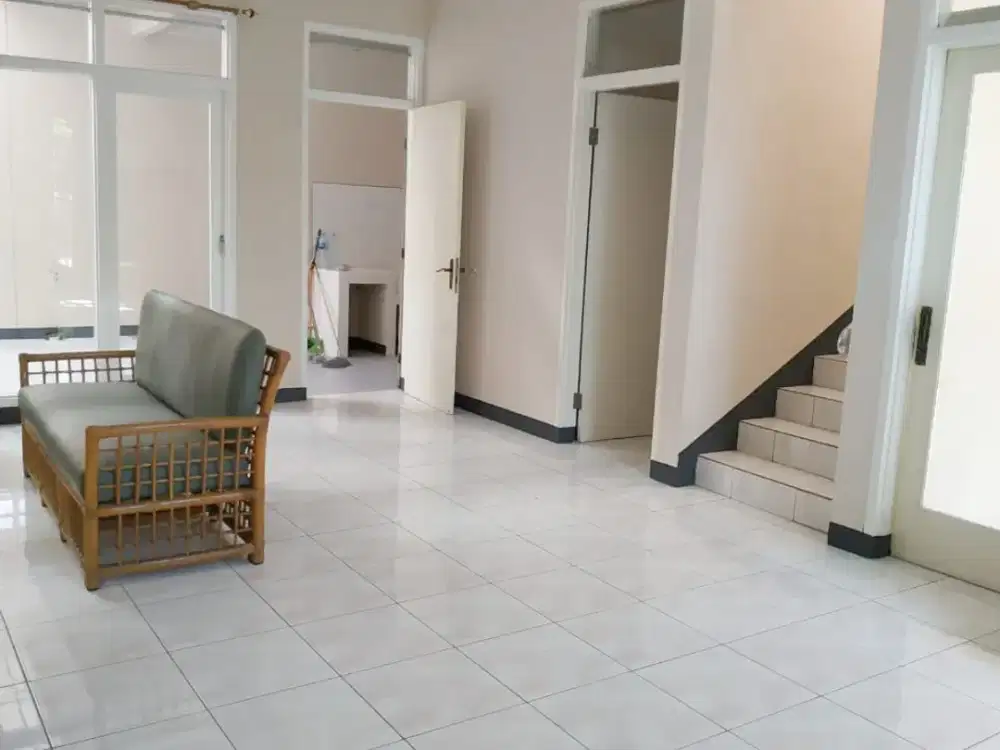 Dijual & Sewa Rumah Semi Furnish di Mekarwangi