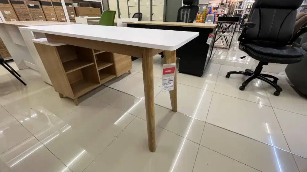 Meja bekas display
