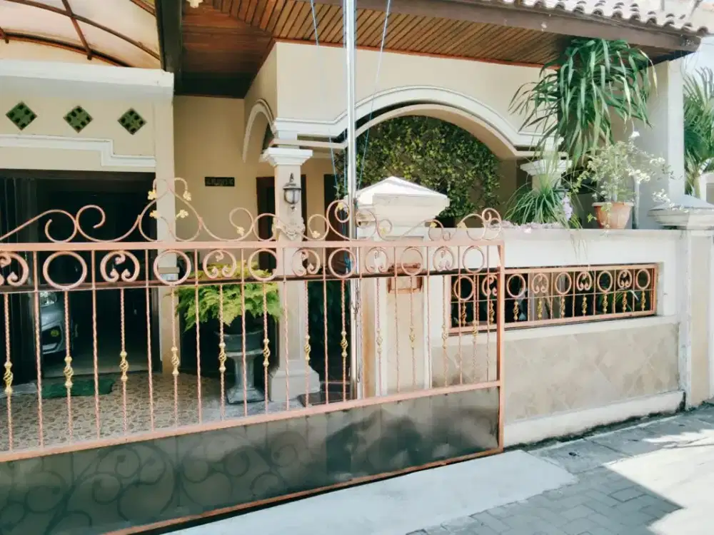 Rumah strategis tengah kota siap huni Manahan Solo