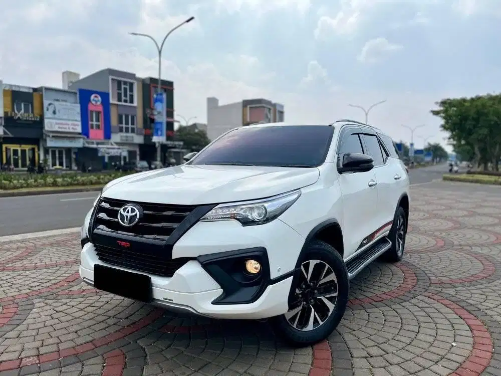 Toyota Fortuner VRZ TRD DSL 2.4 AT 2018
