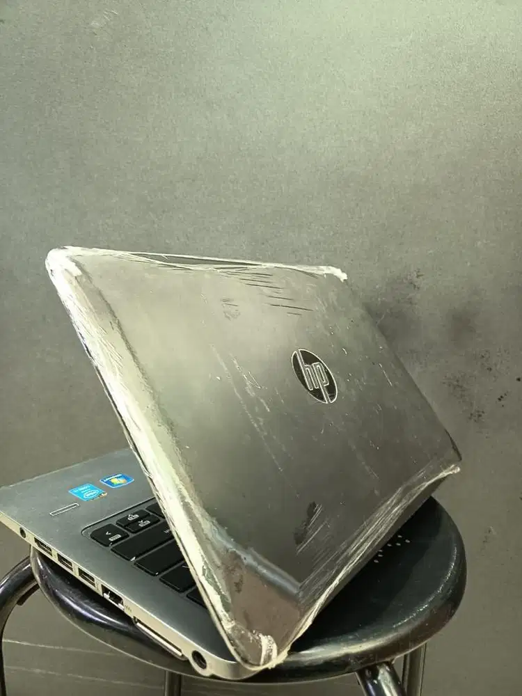 Hp elitebook 820 core i3 ram 8gb ssd 128gb