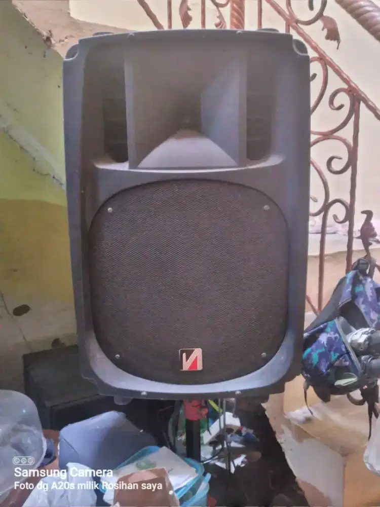 Hot Speaker Aktive 2 pasang + Stand